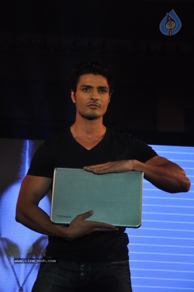 Sachin Launches Toshiba 2013 Range of Laptops - 13 / 38 photos