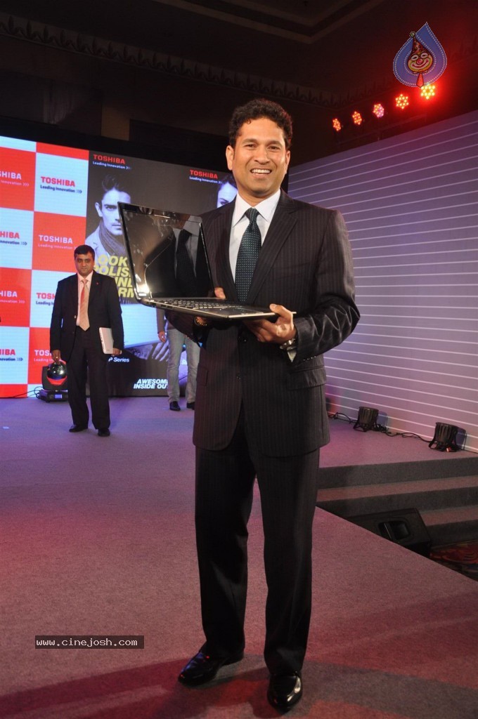 Sachin Launches Toshiba 2013 Range of Laptops - 21 / 38 photos