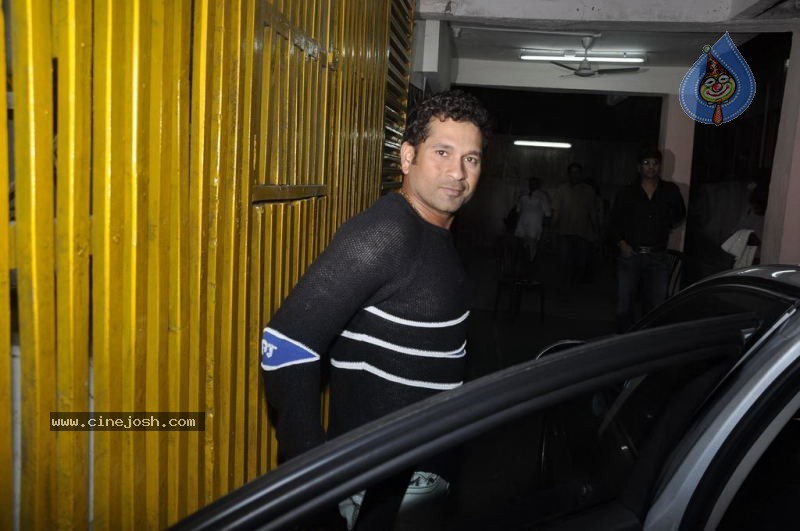 Sachin Tendulkar at Dhobi Ghat Special Screening - 15 / 42 photos