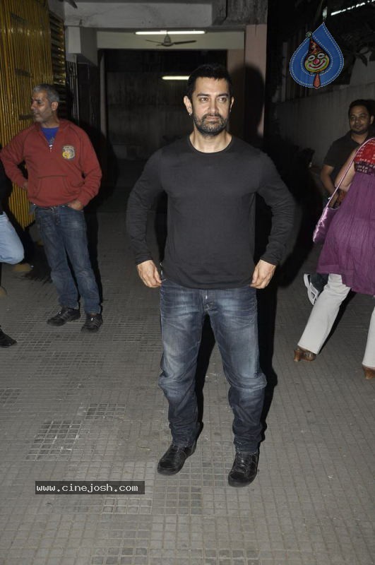 Sachin Tendulkar at Dhobi Ghat Special Screening - 31 / 42 photos