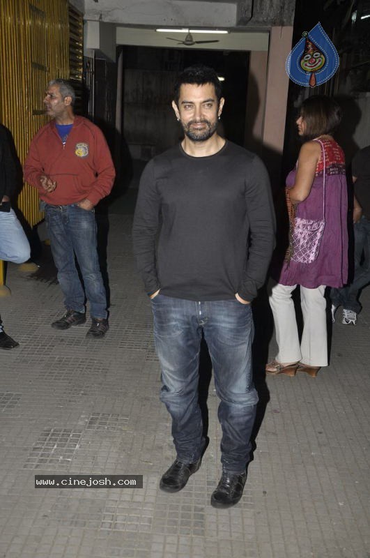 Sachin Tendulkar at Dhobi Ghat Special Screening - 33 / 42 photos