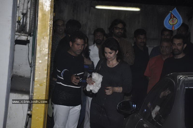 Sachin Tendulkar at Dhobi Ghat Special Screening - 37 / 42 photos