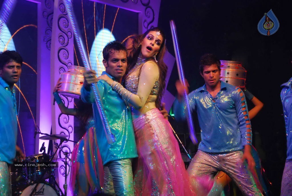 Sahara Star Seduction New Year Bash - 19 / 54 photos