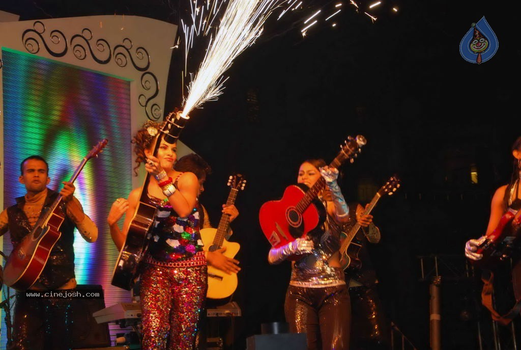 Sahara Star Seduction New Year Bash - 46 / 54 photos