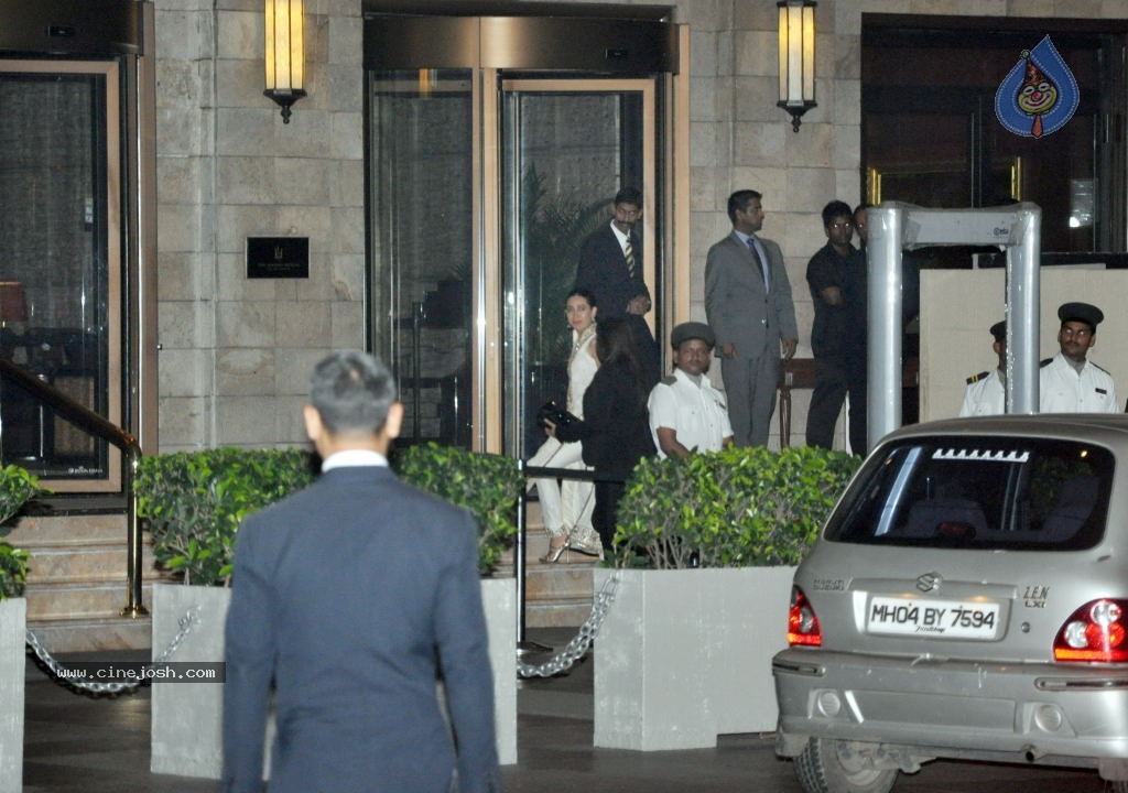 Kareena Kapoor Wedding Mehndi Ceremony - 8 / 60 photos