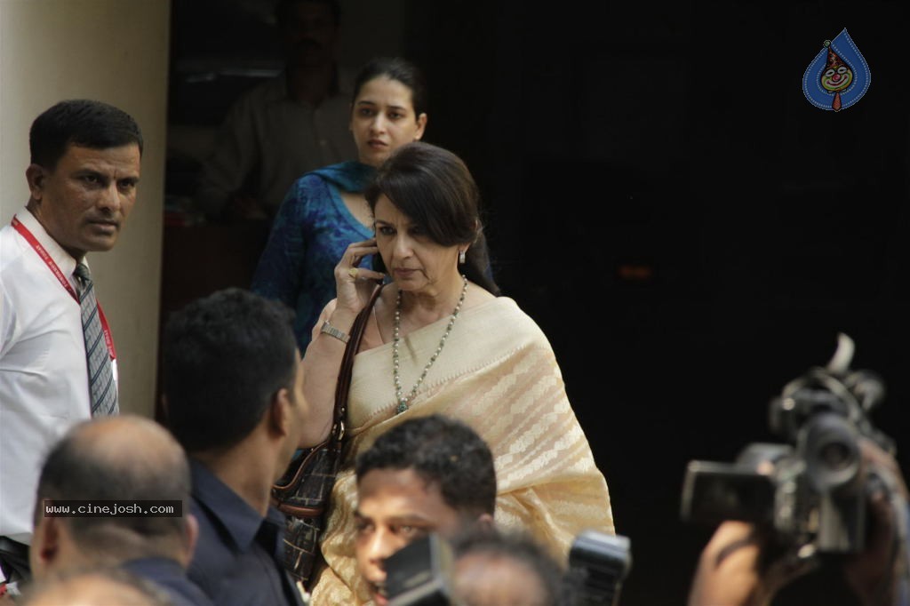 Kareena Kapoor Wedding Mehndi Ceremony - 46 / 60 photos