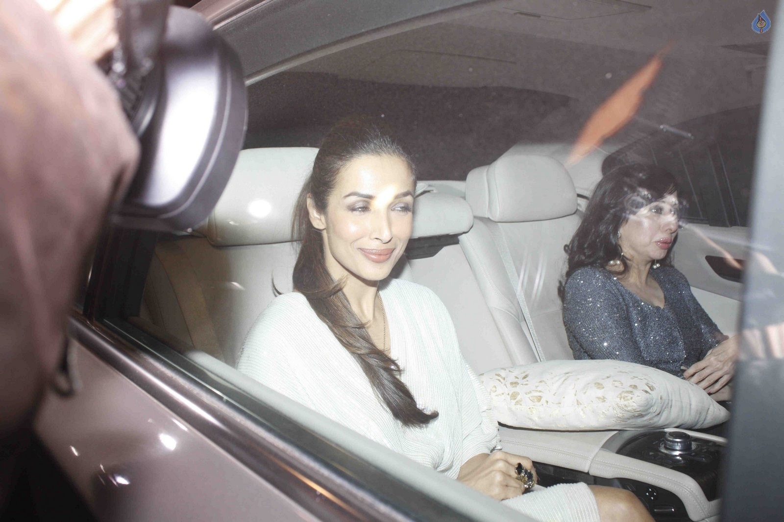 Salman Khan 50th Birthday Celebrations - 21 / 49 photos