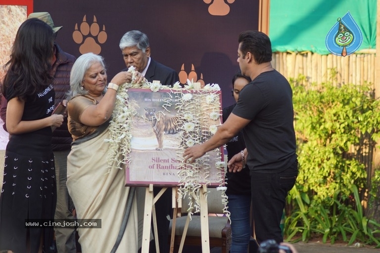 Salman Khan And Katrina Kaif At Bina Kak Book Launch - 3 / 20 photos