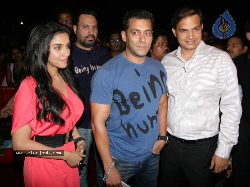 Bollywood: Ready Movie Premiere Show  - 5 / 31 photos