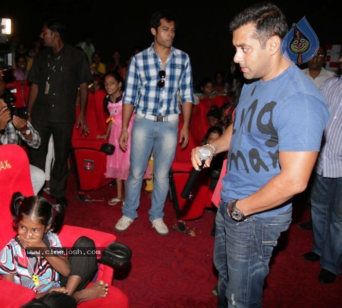 Bollywood: Ready Movie Premiere Show  - 21 / 31 photos