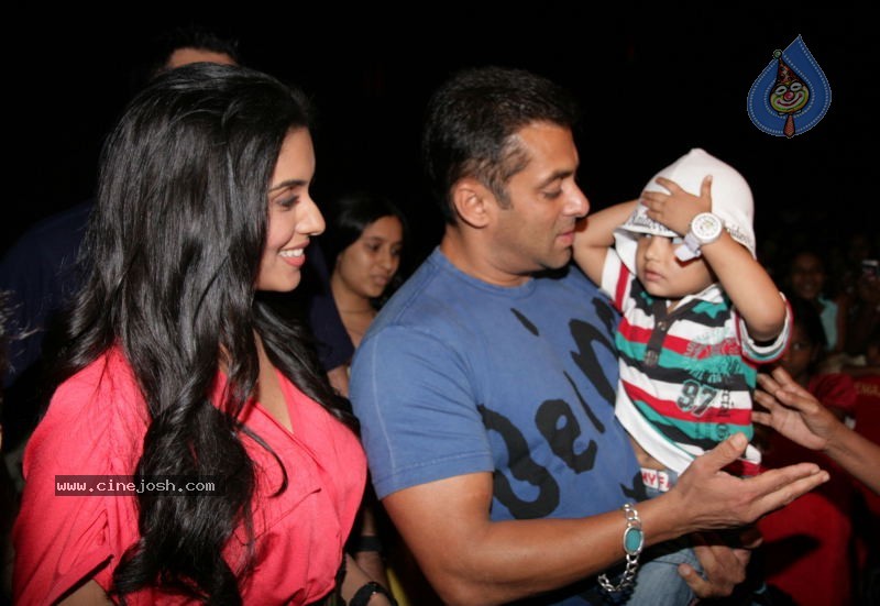Bollywood: Ready Movie Premiere Show  - 28 / 31 photos