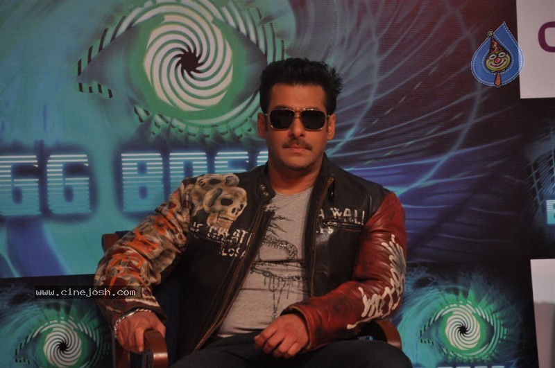 Salman Khan at Bigg Boss 4 Media Event Stills - 16 / 34 photos