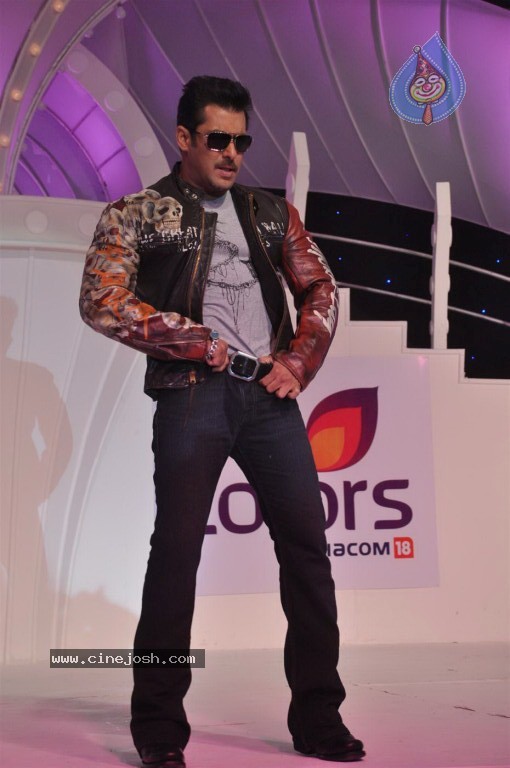 Salman Khan at Bigg Boss 4 Media Event Stills - 22 / 34 photos