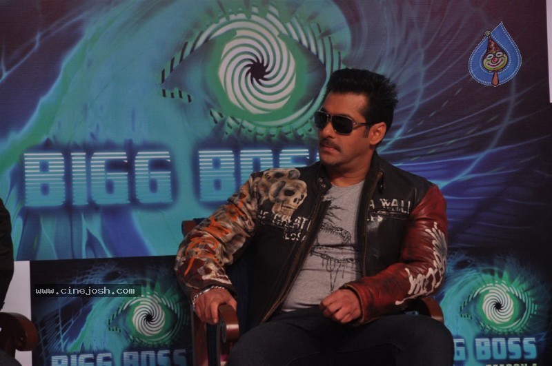 Salman Khan at Bigg Boss 4 Media Event Stills - 24 / 34 photos