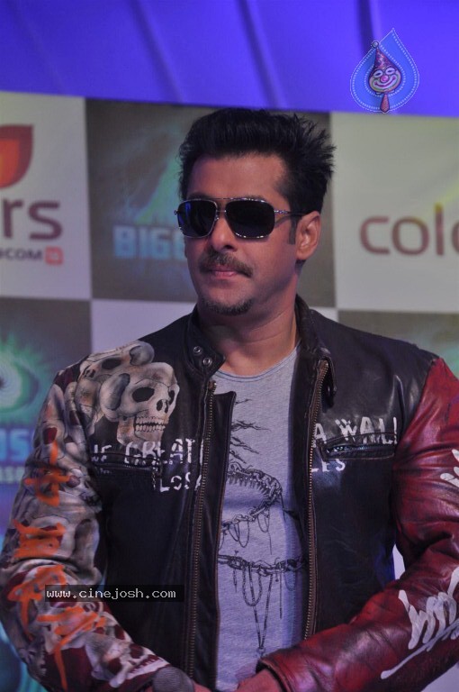 Salman Khan at Bigg Boss 4 Media Event Stills - 27 / 34 photos