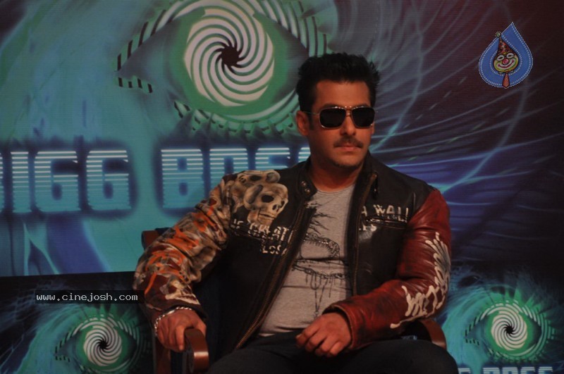 Salman Khan at Bigg Boss 4 Media Event Stills - 28 / 34 photos