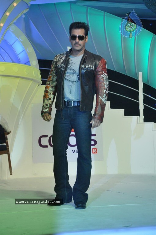 Salman Khan at Bigg Boss 4 Media Event Stills - 31 / 34 photos