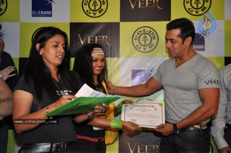 Salman Khan At Gold Gym - 3 / 18 photos