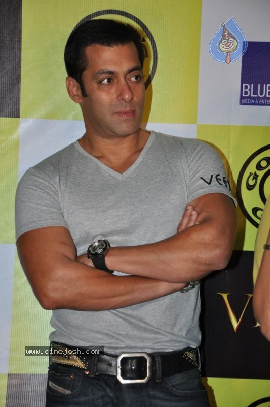 Salman Khan At Gold Gym - 6 / 18 photos