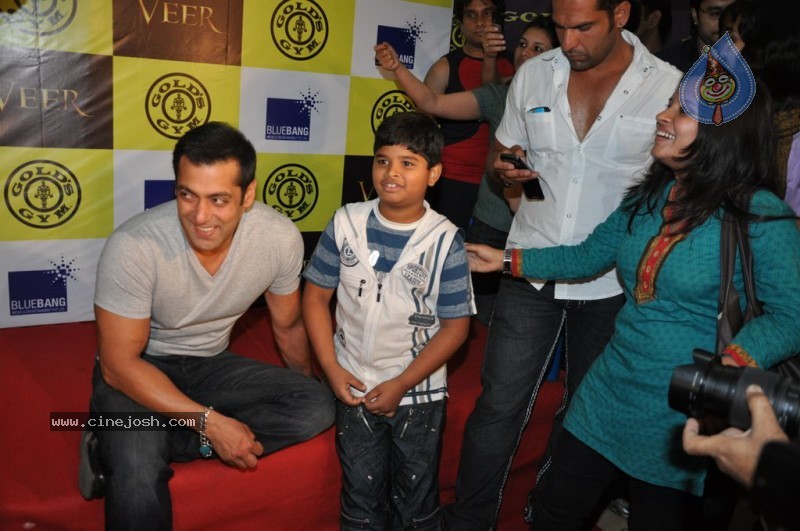 Salman Khan At Gold Gym - 10 / 18 photos