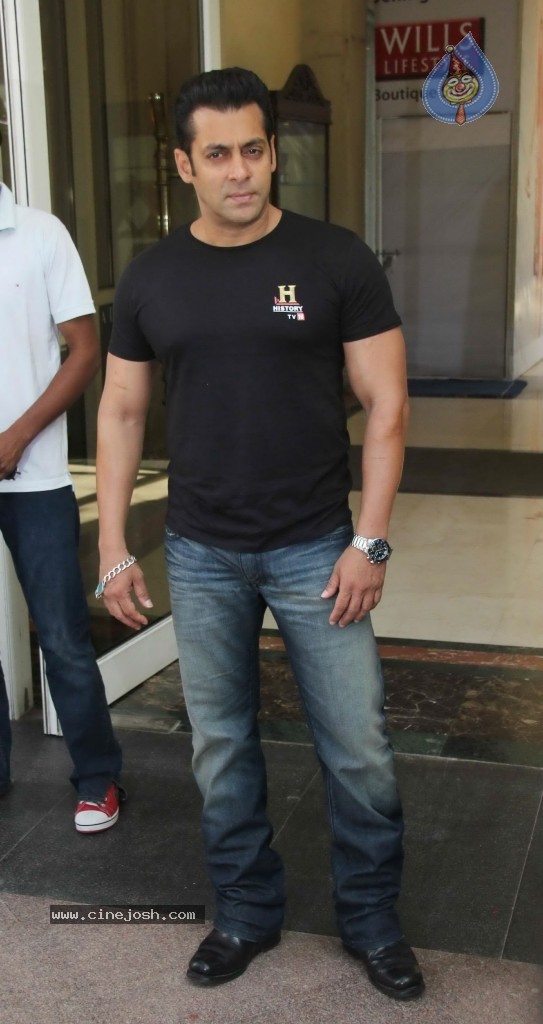 Salman Khan at History New Show - 15 / 31 photos