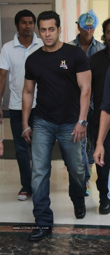 Salman Khan at History New Show - 16 / 31 photos