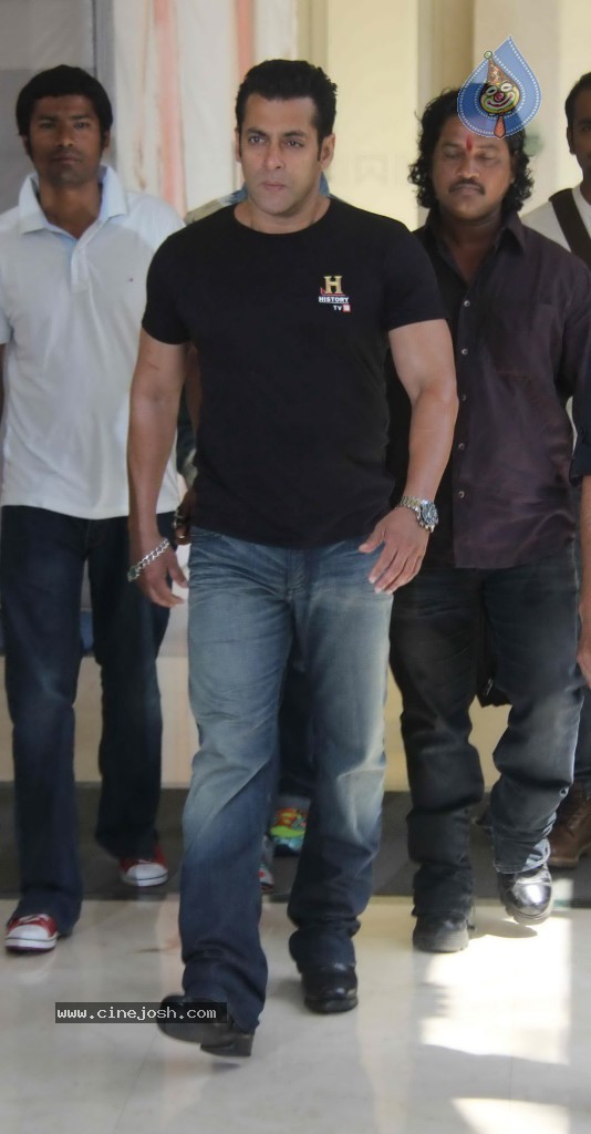 Salman Khan at History New Show - 19 / 31 photos