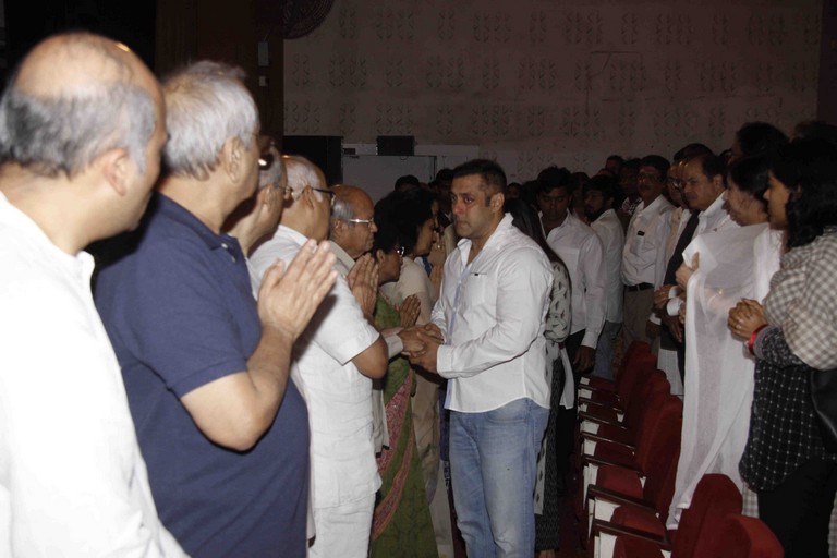 Salman Khan at Prayer Meet of Rajat Badjatya - 7 / 34 photos
