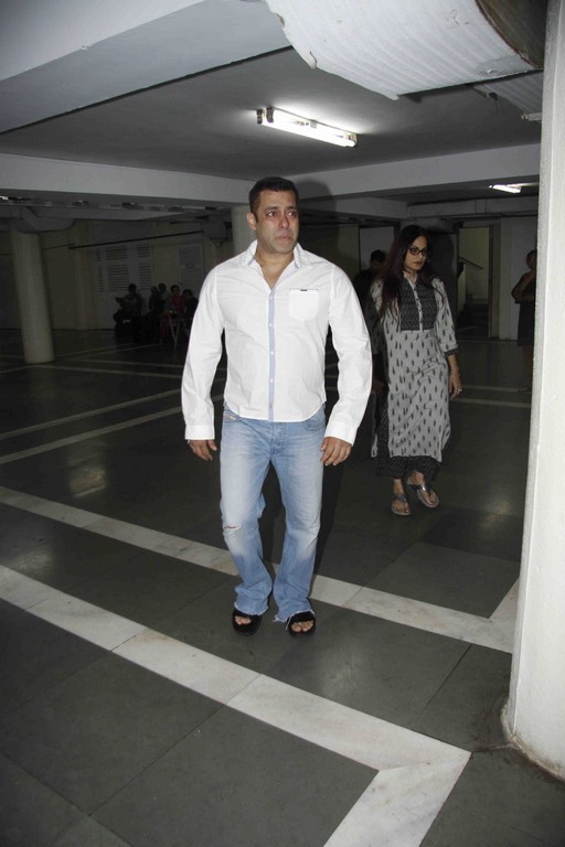 Salman Khan at Prayer Meet of Rajat Badjatya - 12 / 34 photos