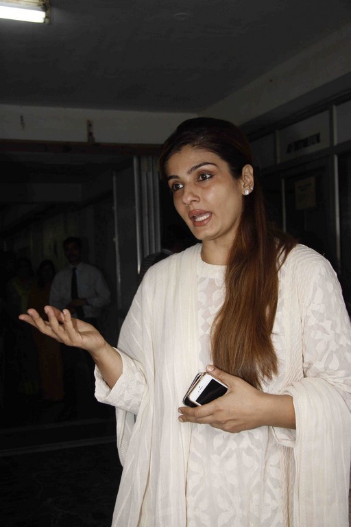 Salman Khan at Prayer Meet of Rajat Badjatya - 14 / 34 photos