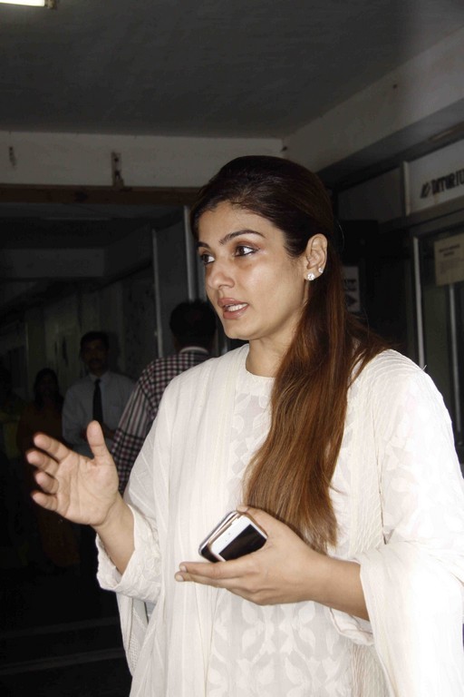 Salman Khan at Prayer Meet of Rajat Badjatya - 16 / 34 photos