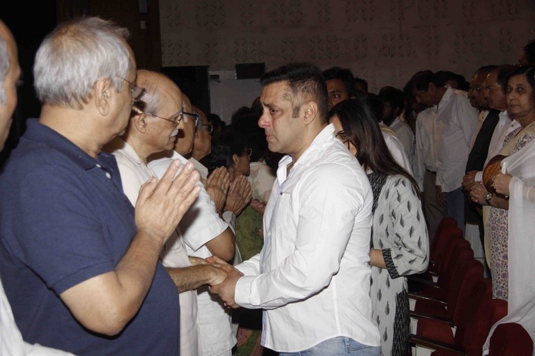 Salman Khan at Prayer Meet of Rajat Badjatya - 27 / 34 photos