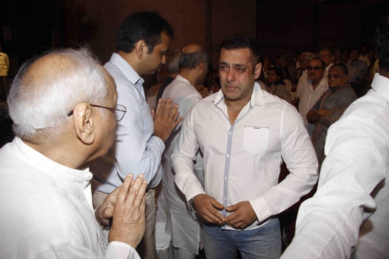 Salman Khan at Prayer Meet of Rajat Badjatya - 34 / 34 photos
