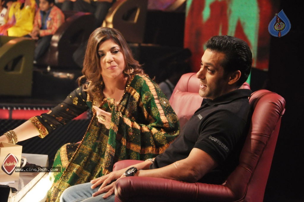 Salman Khan at Sa Re Ga Ma Pa Sets - 4 / 28 photos