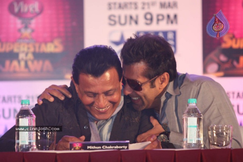 Salman Khan at Superstar Ka Jalwa Awards - 11 / 33 photos
