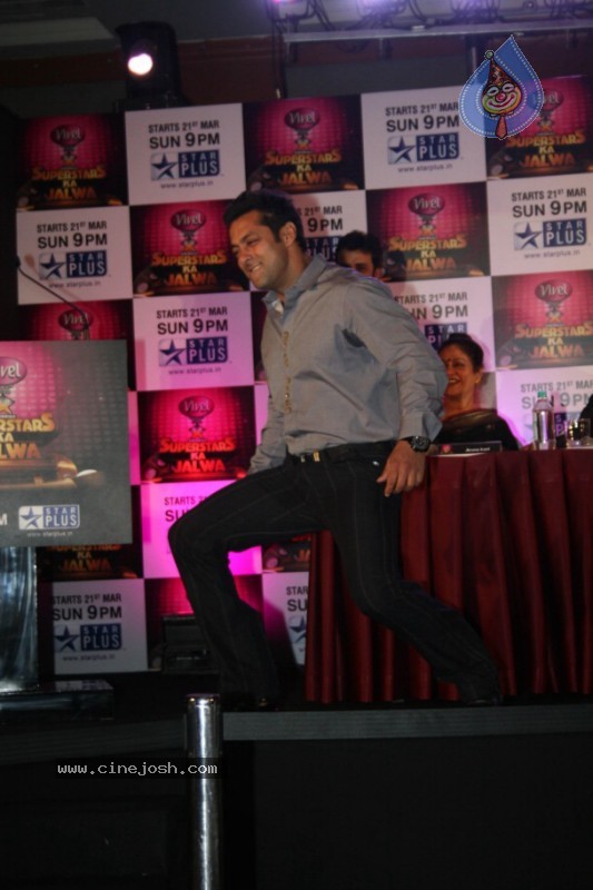 Salman Khan at Superstar Ka Jalwa Awards - 22 / 33 photos