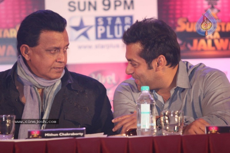Salman Khan at Superstar Ka Jalwa Awards - 27 / 33 photos