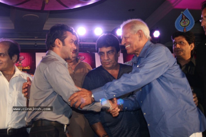 Salman Khan at Superstar Ka Jalwa Awards - 29 / 33 photos