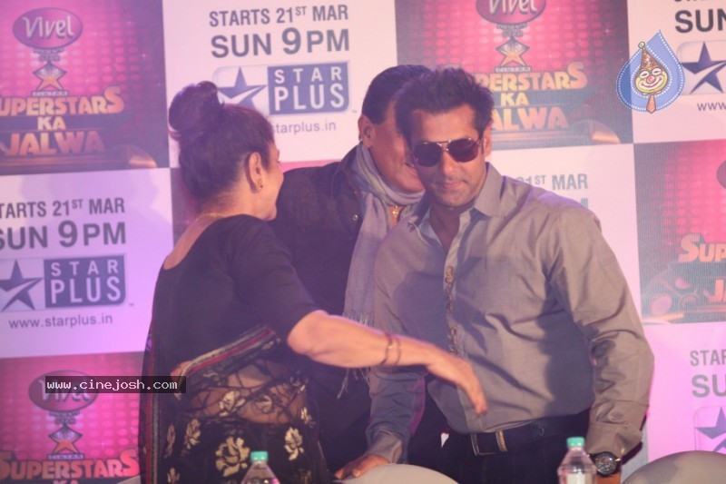 Salman Khan at Superstar Ka Jalwa Awards - 32 / 33 photos