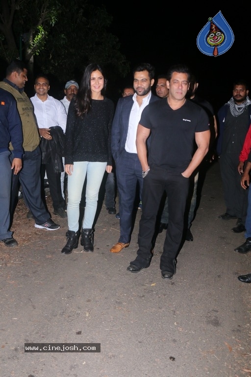 Salman Khan Birthday Bash Photos - 11 / 15 photos