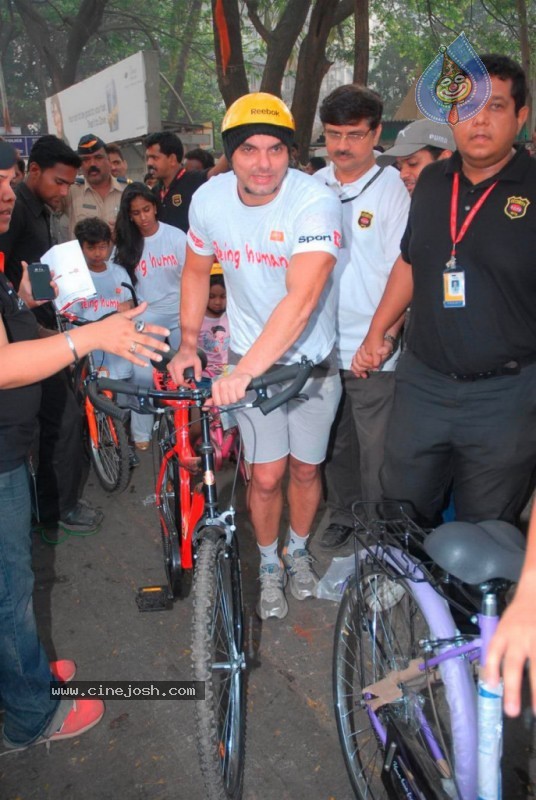 Salman Khan, Neetu Chandra at Mumbai Cyclothon - 2 / 34 photos