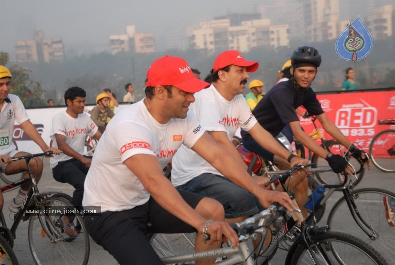 Salman Khan, Neetu Chandra at Mumbai Cyclothon - 3 / 34 photos