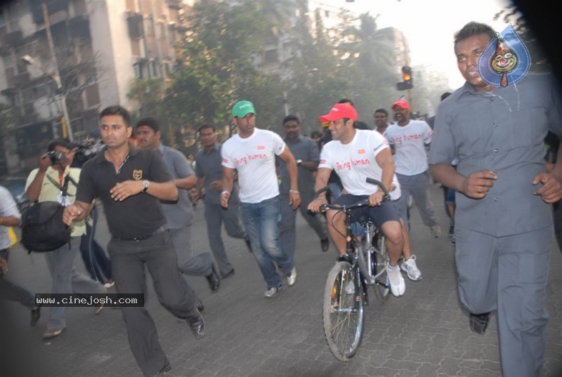 Salman Khan, Neetu Chandra at Mumbai Cyclothon - 5 / 34 photos