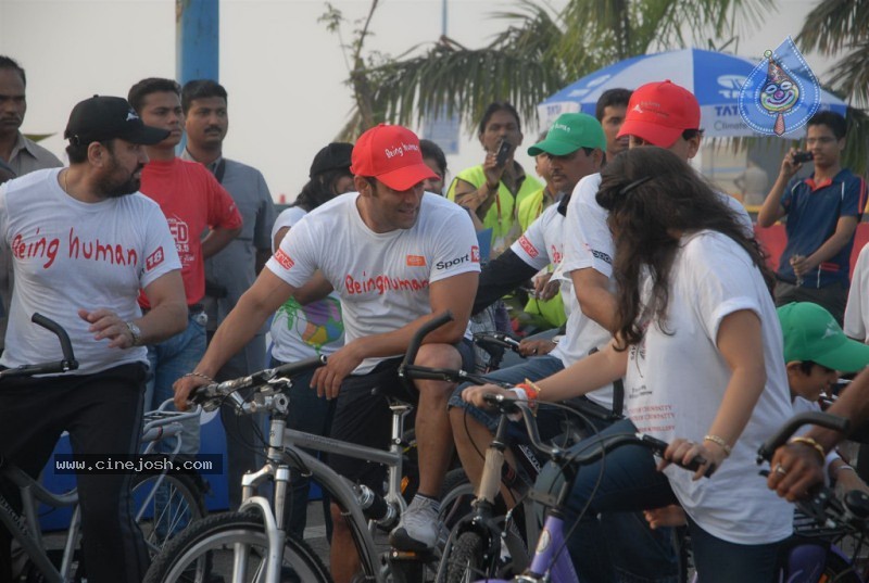 Salman Khan, Neetu Chandra at Mumbai Cyclothon - 8 / 34 photos