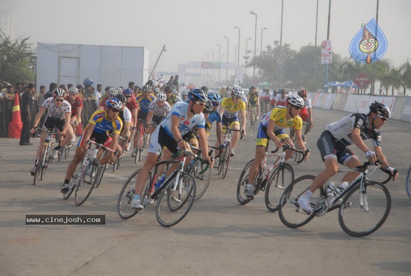 Salman Khan, Neetu Chandra at Mumbai Cyclothon - 10 / 34 photos