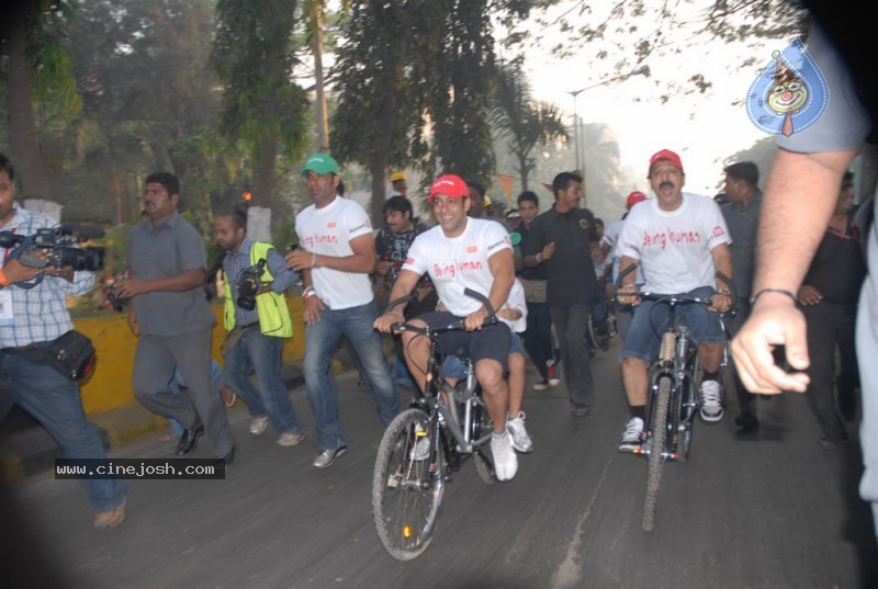 Salman Khan, Neetu Chandra at Mumbai Cyclothon - 15 / 34 photos