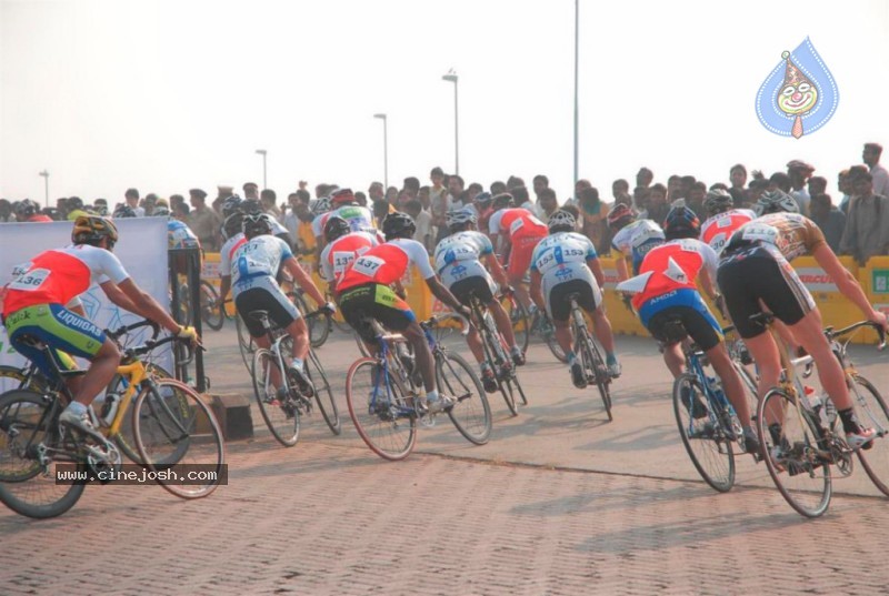 Salman Khan, Neetu Chandra at Mumbai Cyclothon - 18 / 34 photos