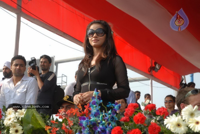 Salman Khan, Neetu Chandra at Mumbai Cyclothon - 20 / 34 photos