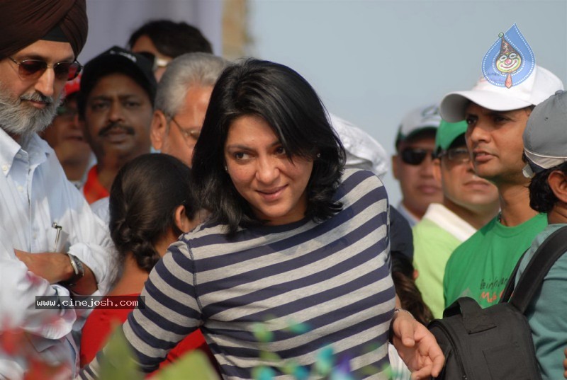 Salman Khan, Neetu Chandra at Mumbai Cyclothon - 22 / 34 photos