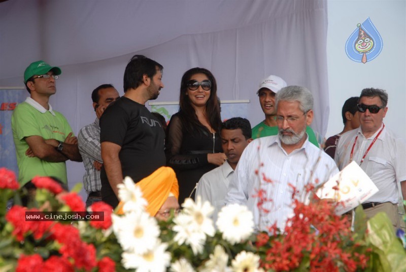 Salman Khan, Neetu Chandra at Mumbai Cyclothon - 23 / 34 photos